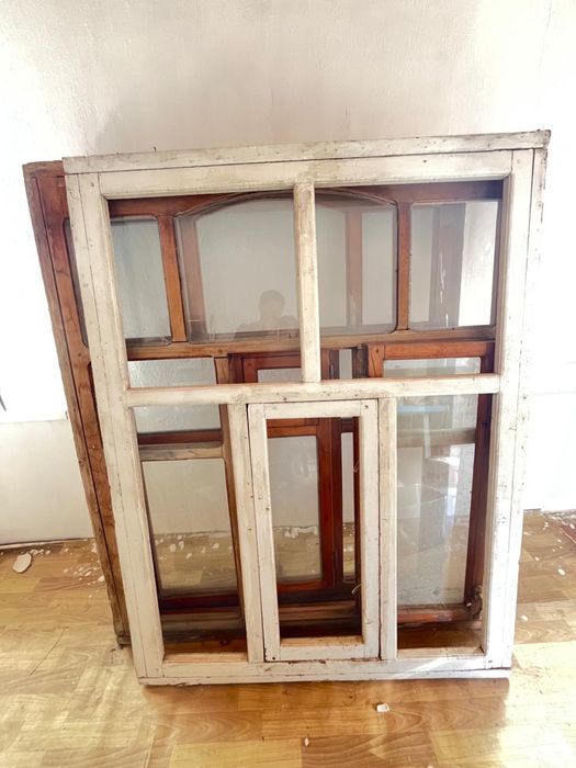 Окно белый, коричневый