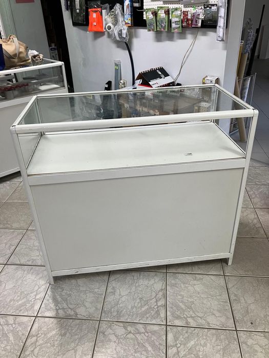 Стъклени витрини за магазин