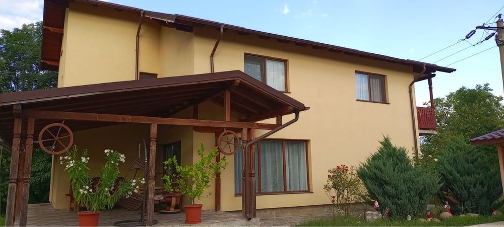 Inchiriez vila, liber de Revelion si de Craciun