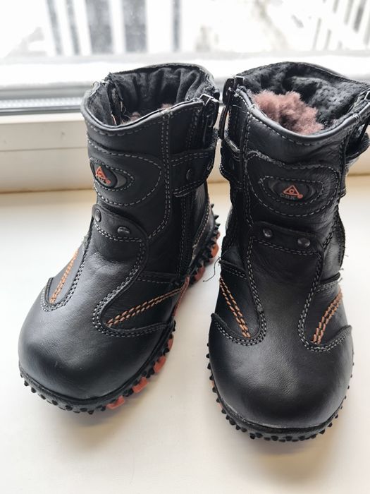 Продам детскую зимнюю обувь