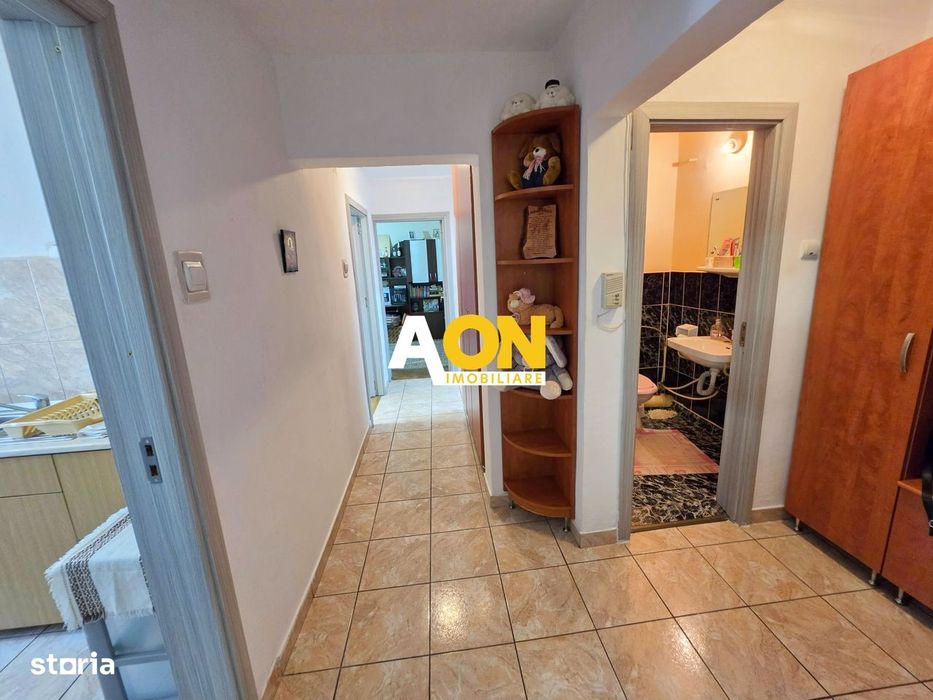Apartament 3 camere, 65 mp utili, 2 bai, etaj 2, Cetate, zona Stadion