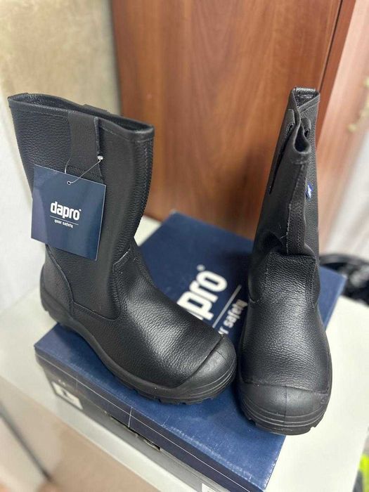 Продается сапоги Dapro (оригинал)