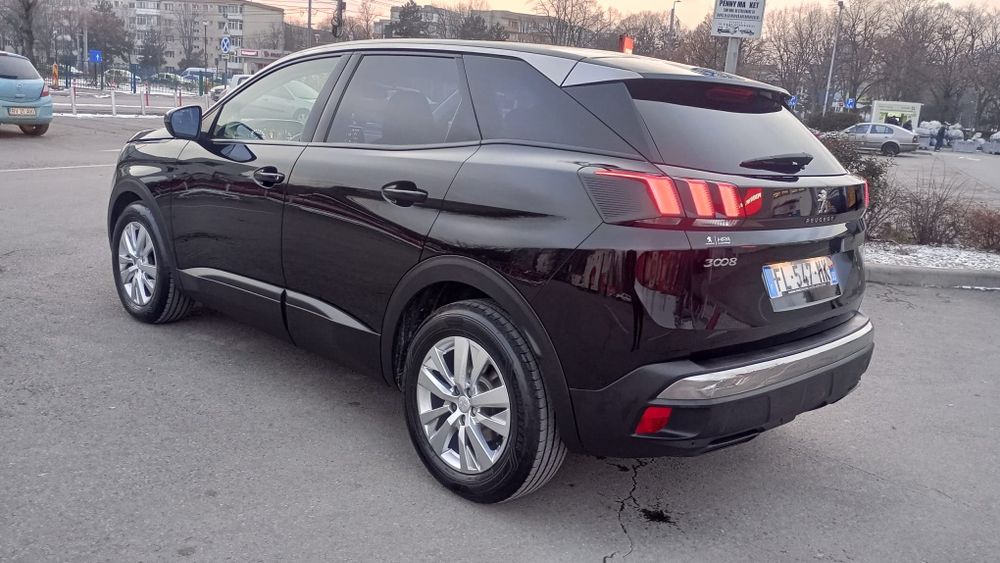 Peugeot 3008/ 2019 / 1.5 BlueHdi/ 131 cp/Line asisst /Navi/ Led/