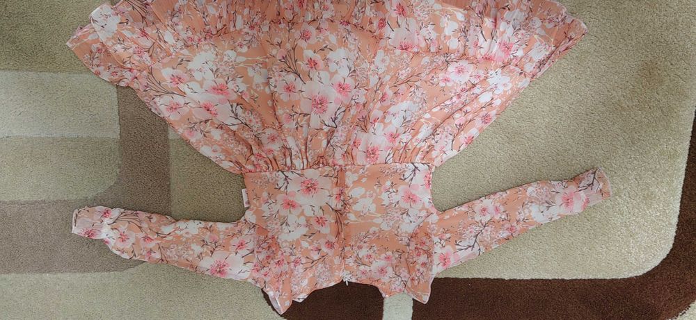 Детска рокля в прасковено