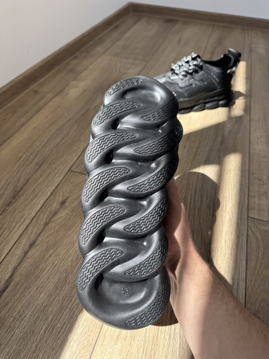 Versace Chain Reaction