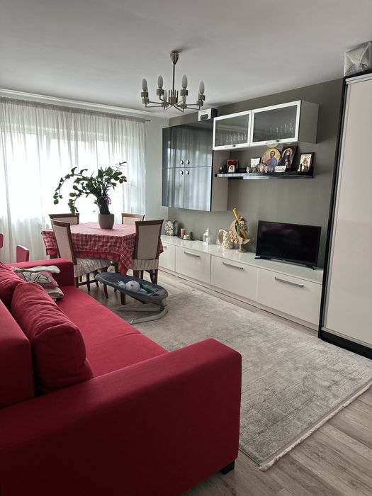 Vand apartament cu 2 camere