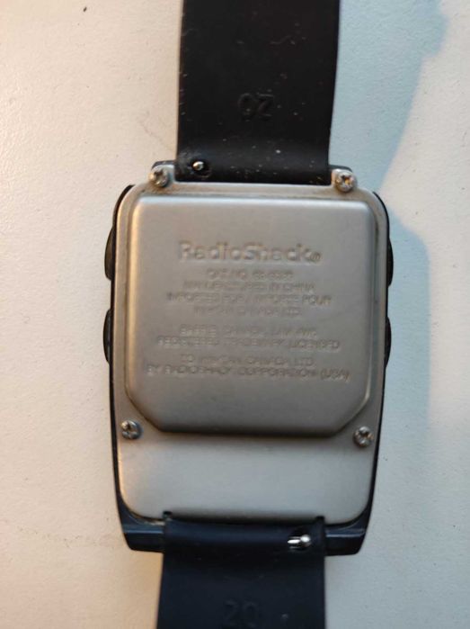 Продават се ретро ръчни електронни часовници с калкулатор CASIO