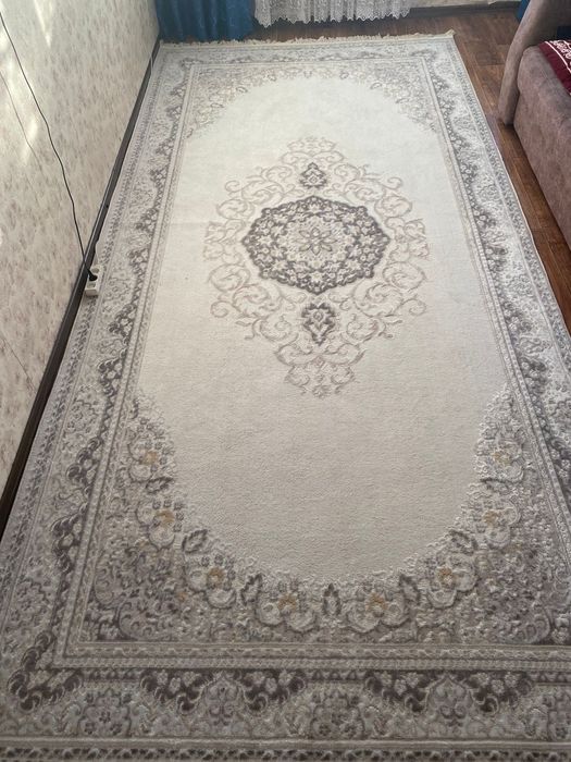 Продается  ковер новый размер 2на4