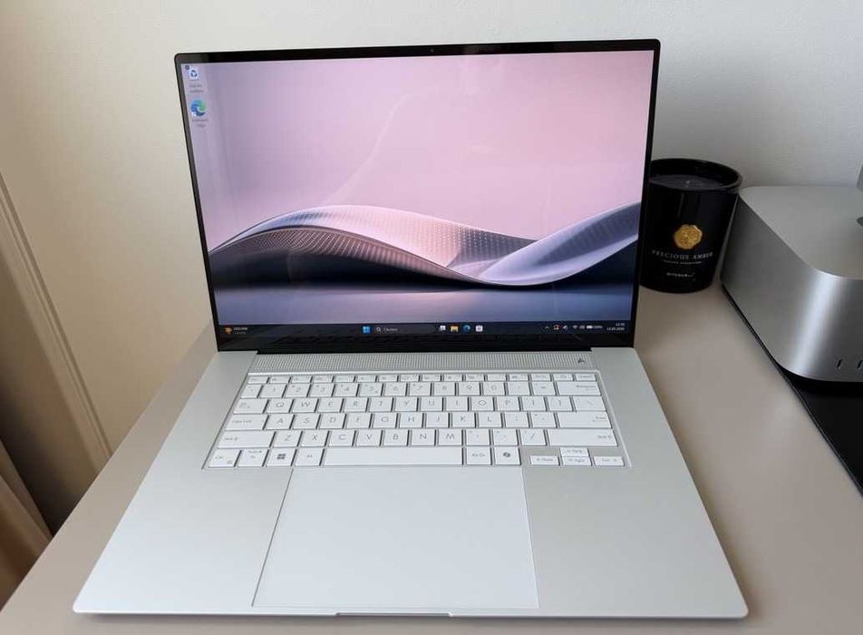 ASUS Zenbook S 16 OLED TOUCHSCREEN OLED 3K Ryzen AI 9 HX 370 32GB 1TB Garanție IULIE 2027