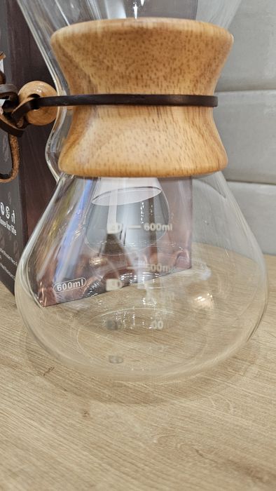 Cafetiera cu inel de lemn