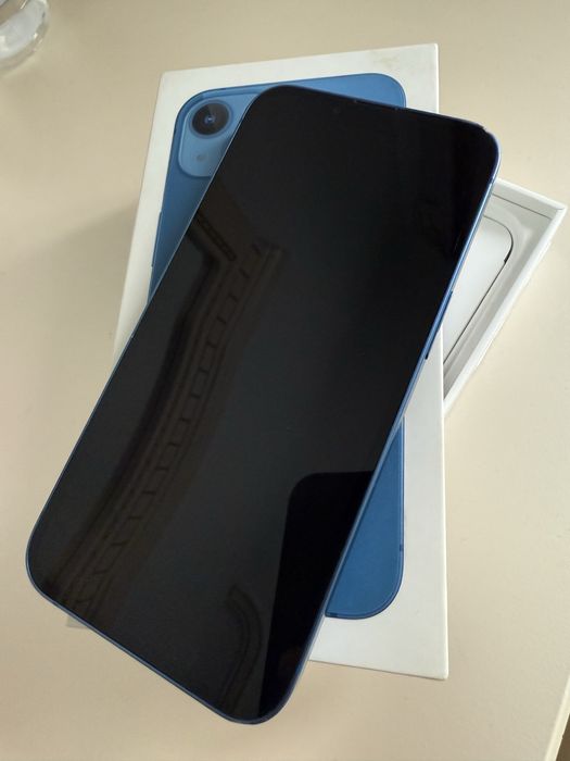 Продам Iphone 13