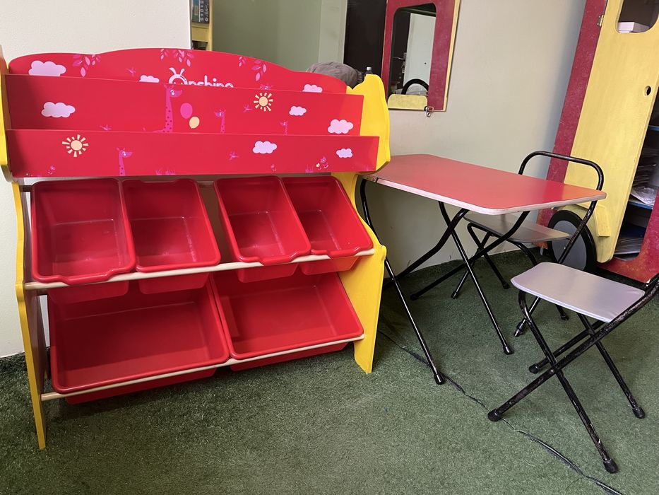 Полка для игрушек и книг