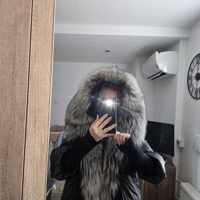Черно яке с естествен косъм от сребърна лисица