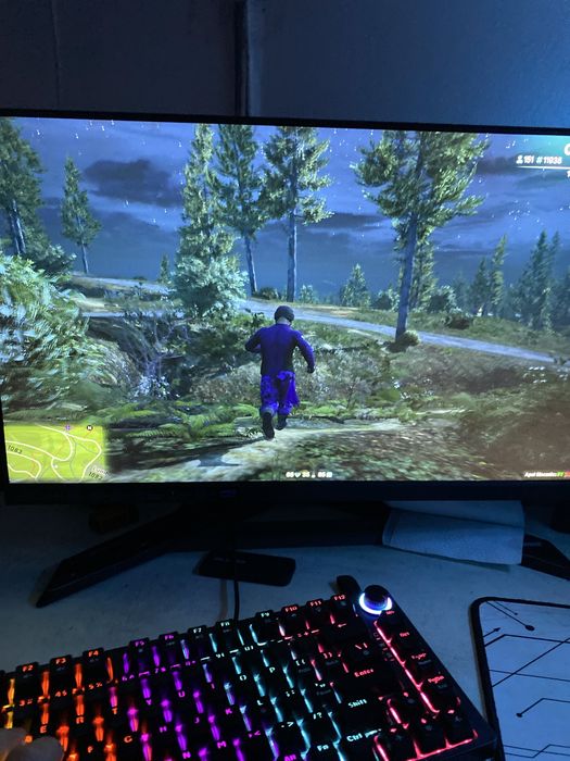 se vinde pc gamming complet ce se vede