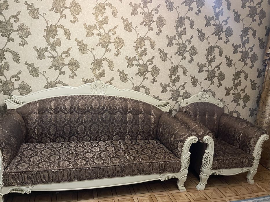 Продам диван и два кресла