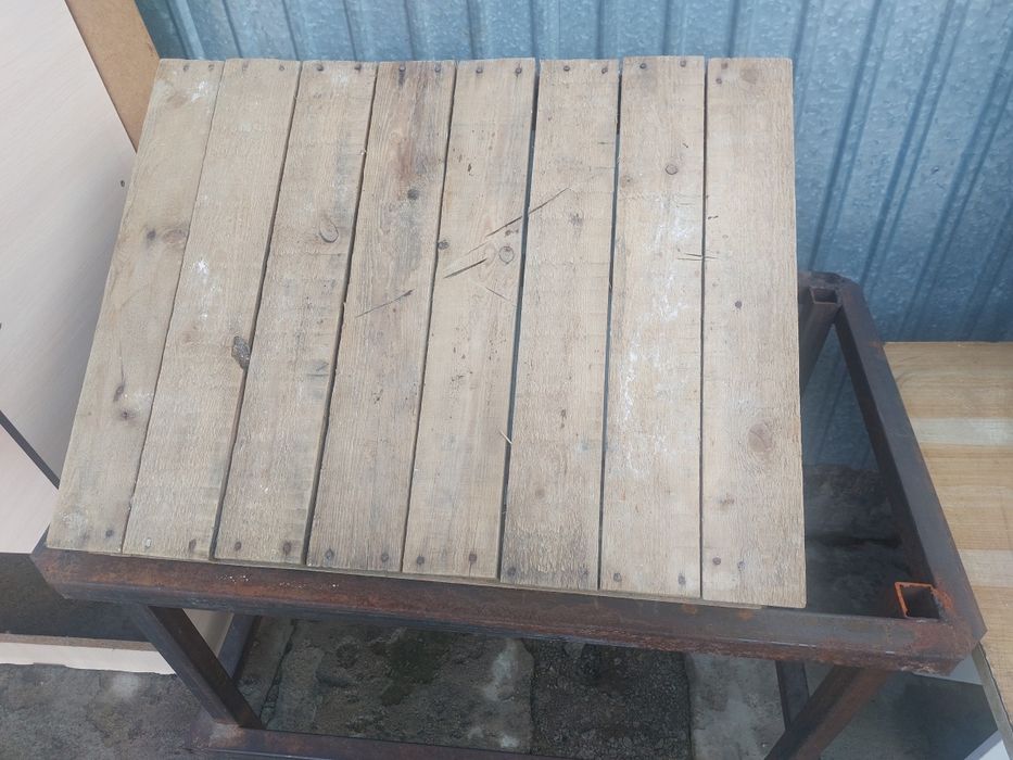 Стол деревянный крепкий