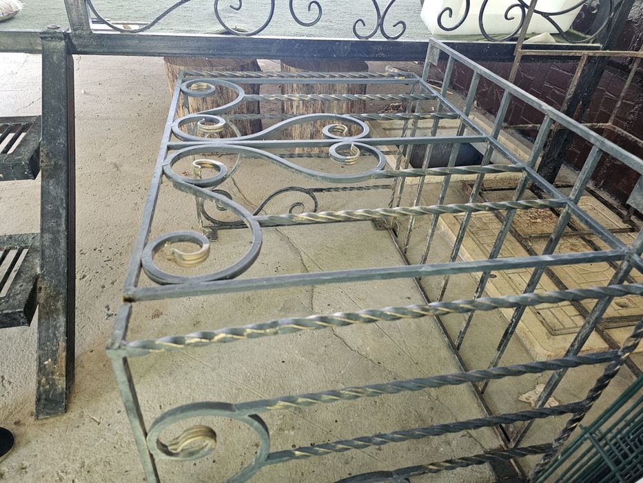 Срочно продается решетка для Кондиционер зималето .
Красивей мощни