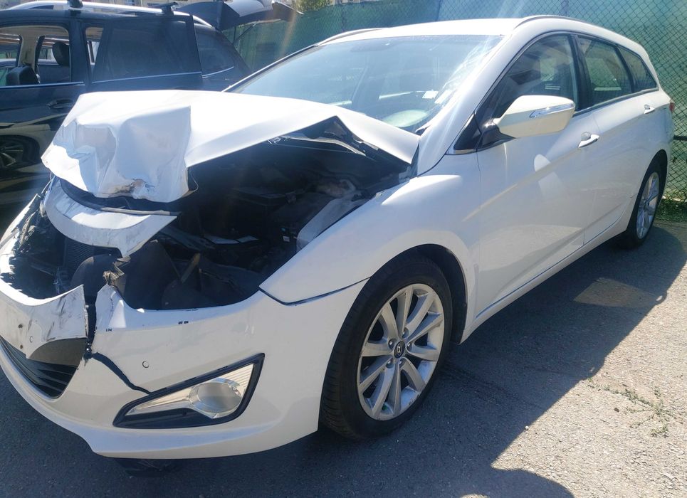 На Части Хюндай И40 Hyundai i40 Автоматик 1.7crdi