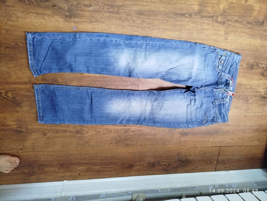 Джинсы новые и разные