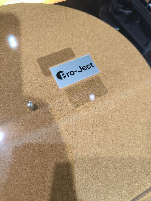 Грамофон Pro-Ject - Debut E Carbon