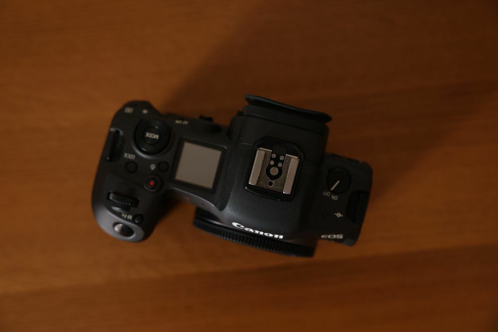 Продам Canon EOS R5 (body)