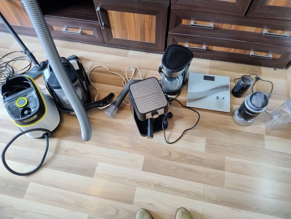 Vand pachet aspirator Rowenta, espressor Delonghi, aparat aburi Karcher SC3
