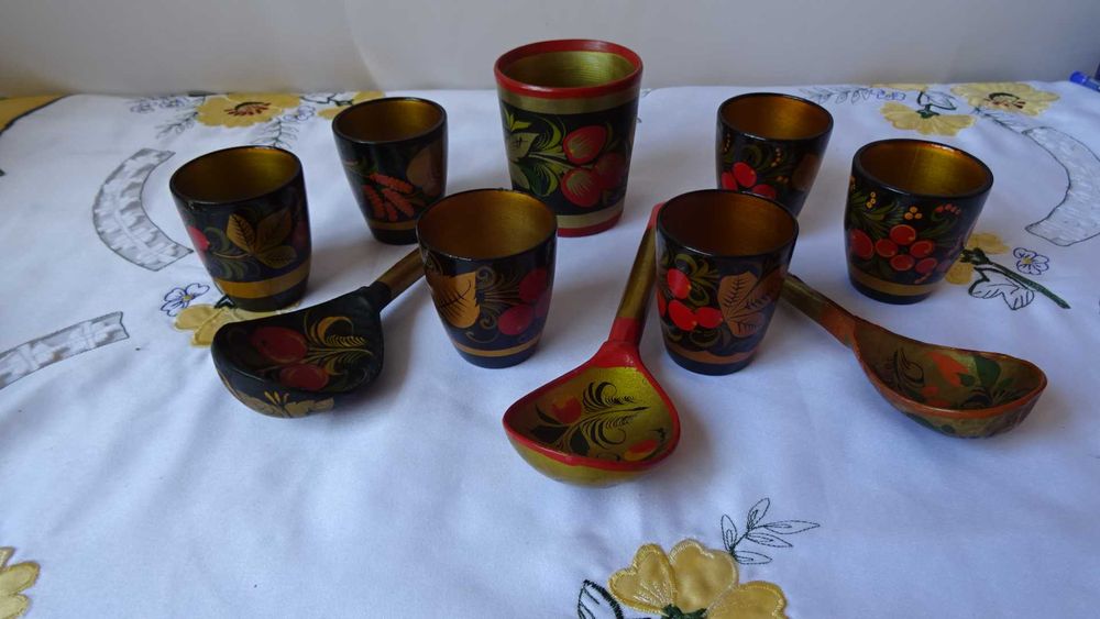 Руски дървени чаши и лъжици  изрисувани в стил Хохлома