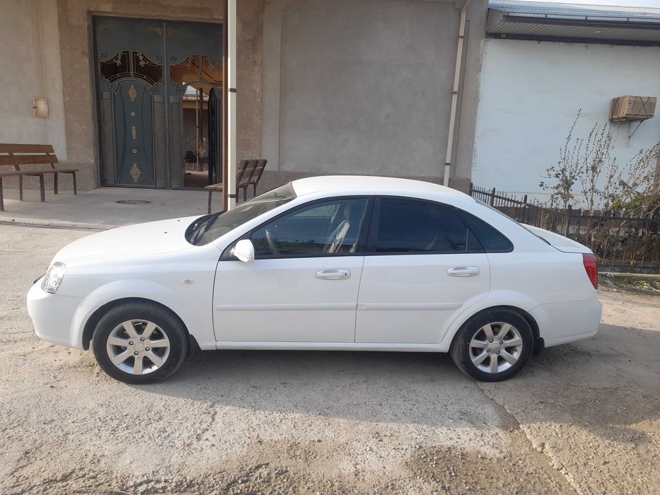 Chevrolet Lacetti 2010 года 2 позиция