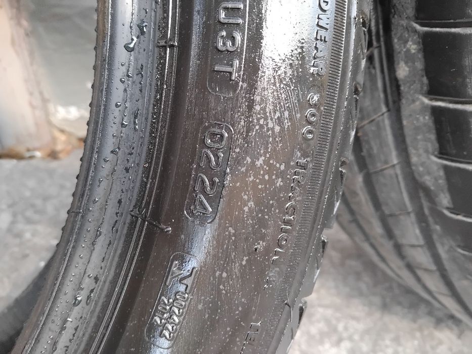Vand 2 seturi anvelope Bridgestone cu două mărimi ptr.Bmw