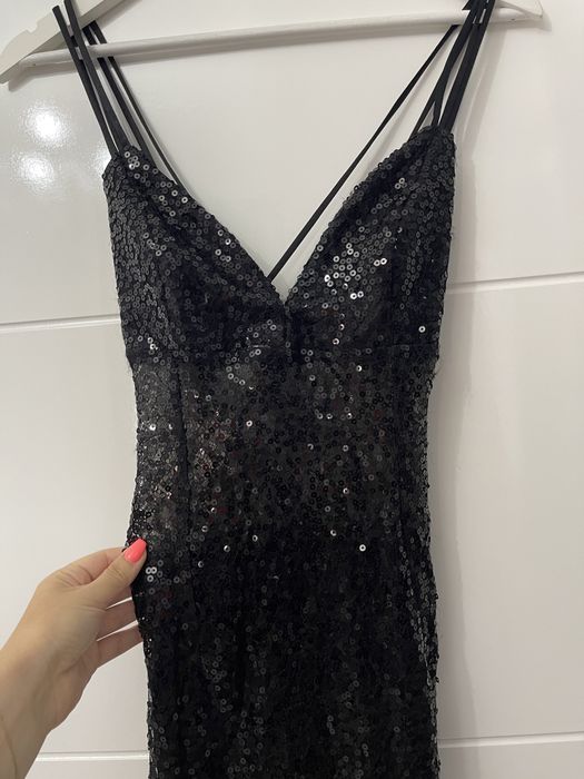 Черна рокля на паети, размер М