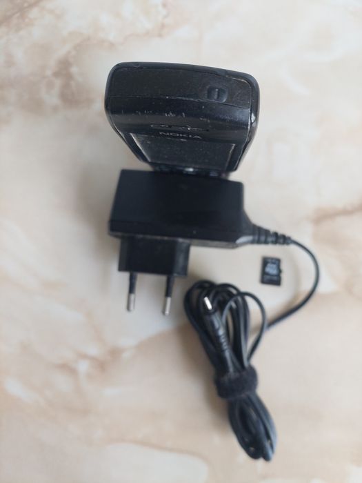 Vând Nokia E50 Black, în stare generală bună + card + încărcător /poze