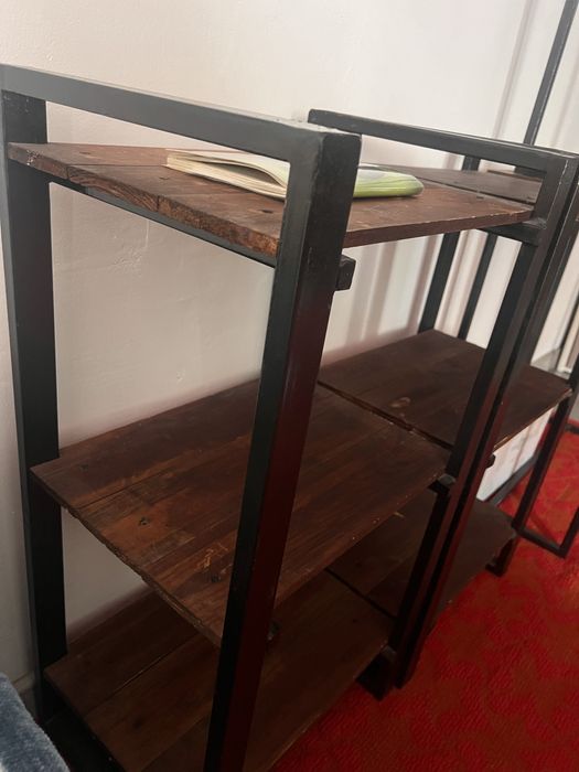 Продается маникюрные столы и помощники