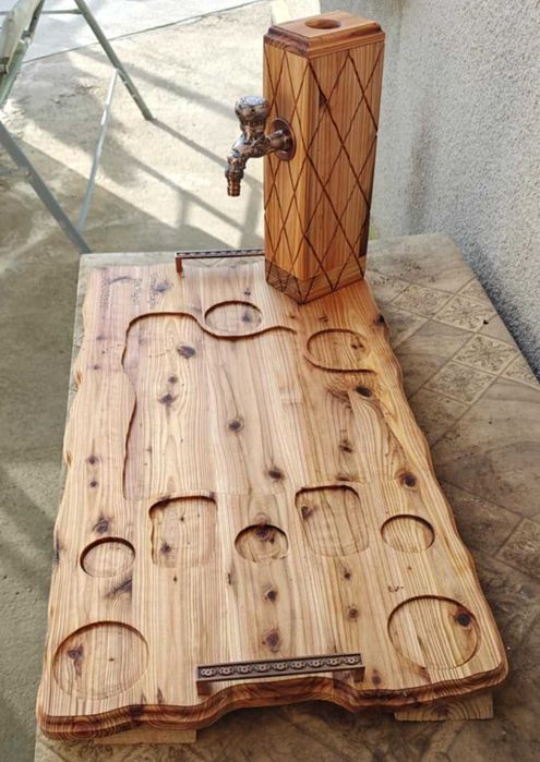 Дървен диспенсър за алкохол-ръчна изработка.