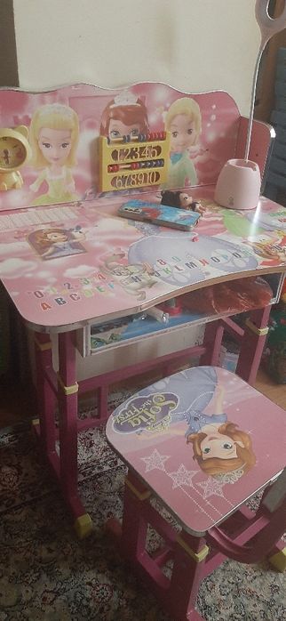 Продам отличном состоянии парты детские 2 шт есть по 15000