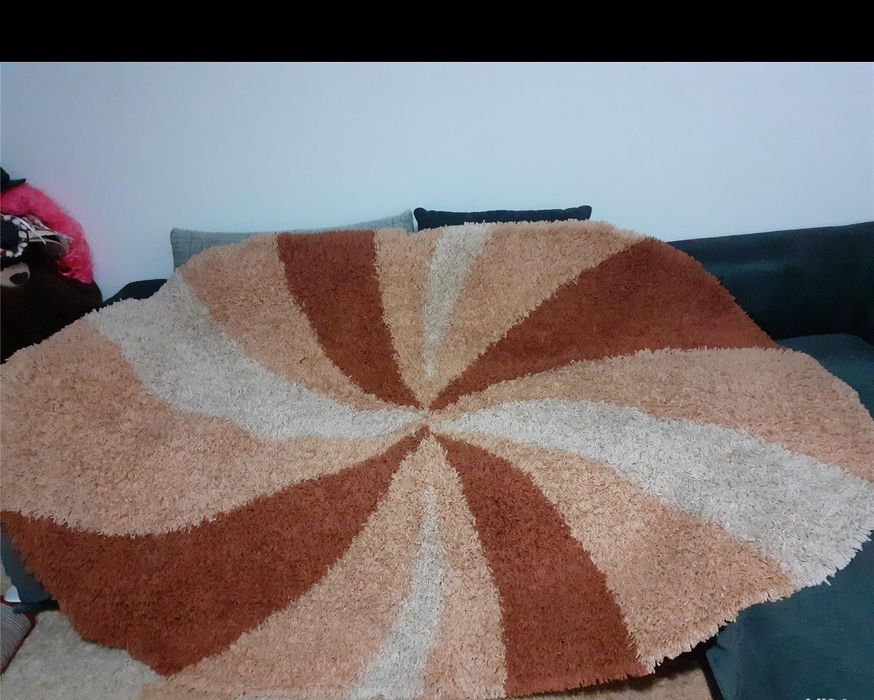 Covor 4 m / 3m in stare bună