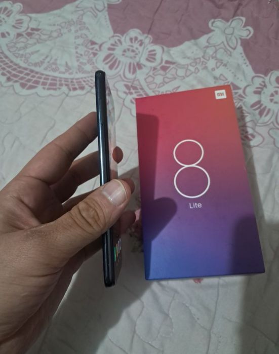 Xiaomi MI 8 Lite 6/128GB Black Igravoy Karobka Flagman Holati Yaxshi