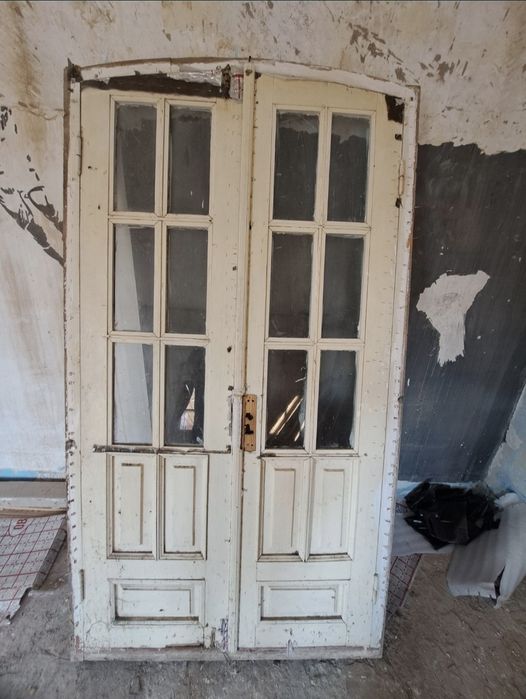 Эшик ойнаси билан сотилади