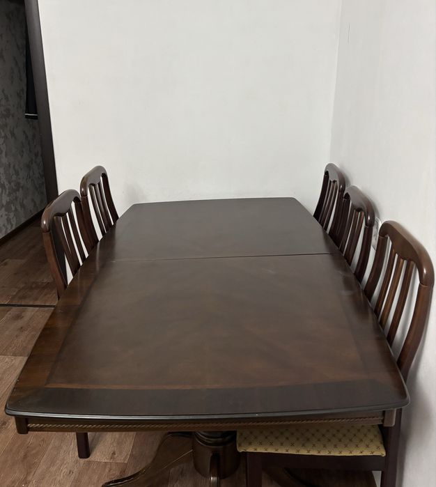 Продается стол со стульями