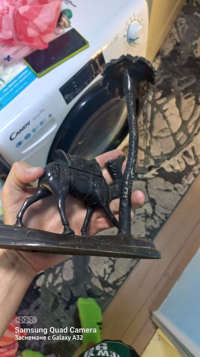 Бронзова Масивна тежка статуетка свещник камила с палма