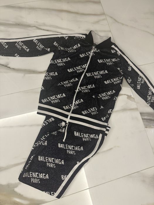 Анцунг Balenciaga