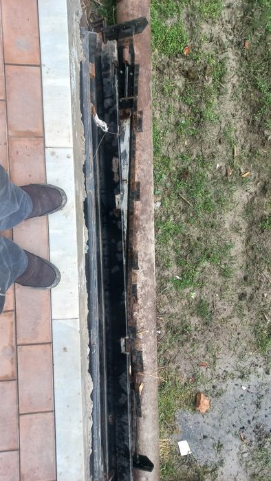 Tent bor furaniki  holati yahshi