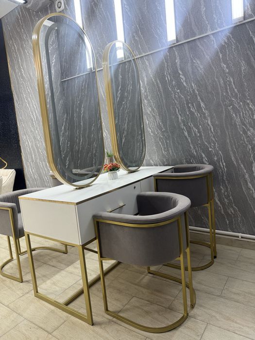 Визажистный стол