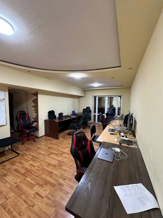 Продаётся 4-комнатная квартира на Ц-1