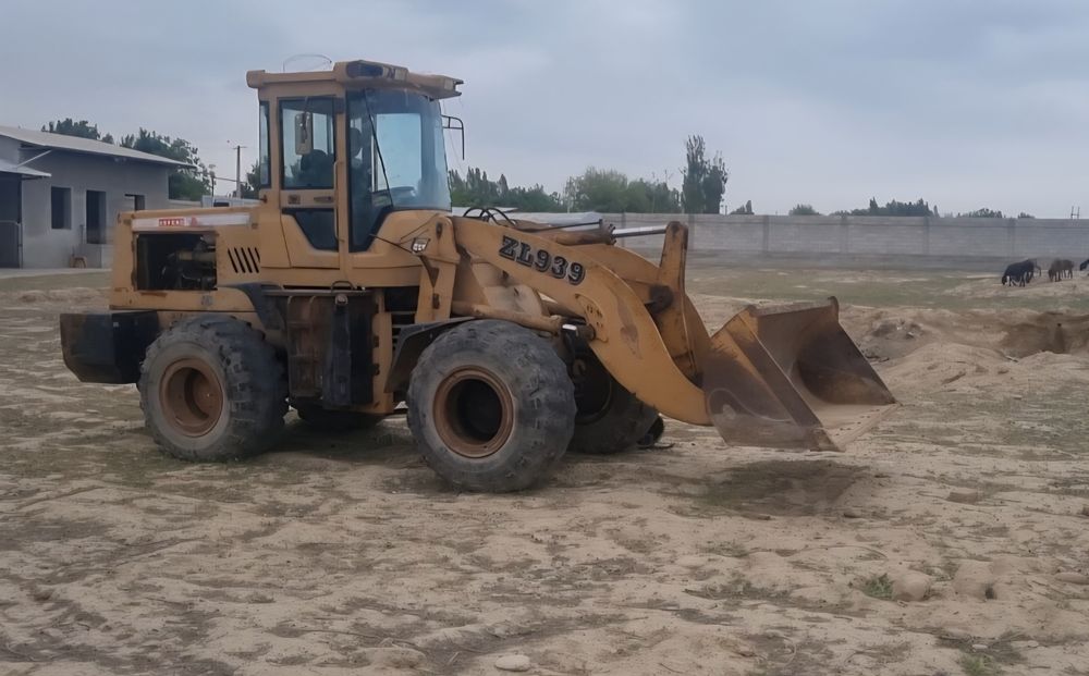 Фронтальный погрузчик ZL 939