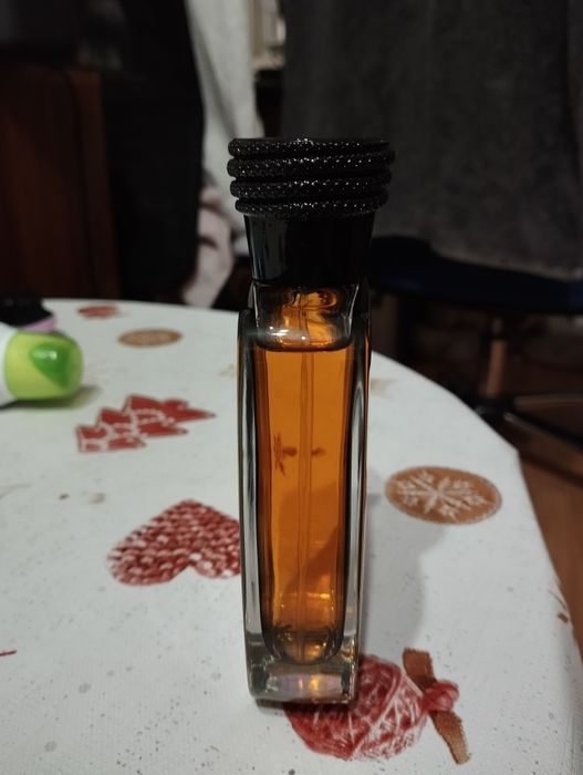 Продавам зимен парфюм 100 ml