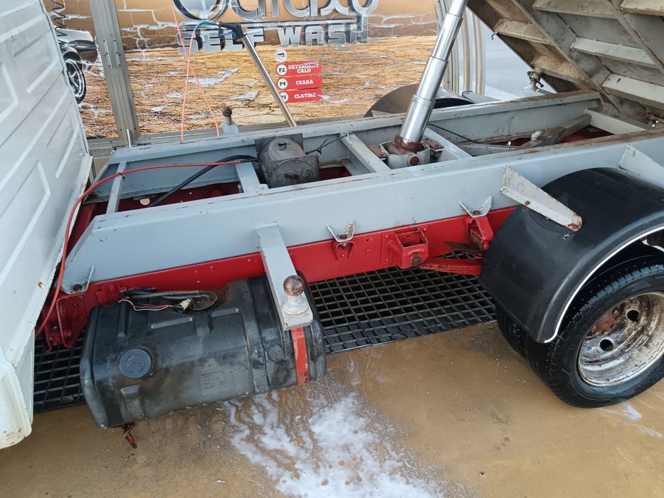 Vând Iveco basculabil