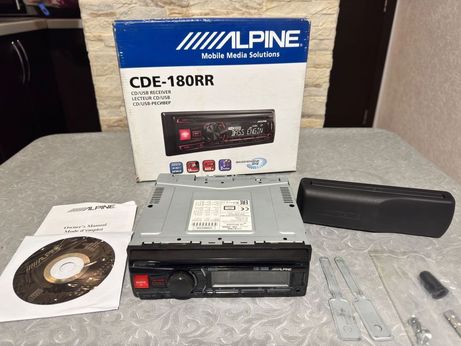 Бас каса Alpine / Усилвател Pioneer / CD плейър с USB Alpine