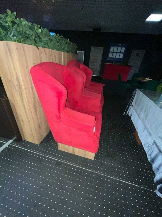 Диван и кресла красные