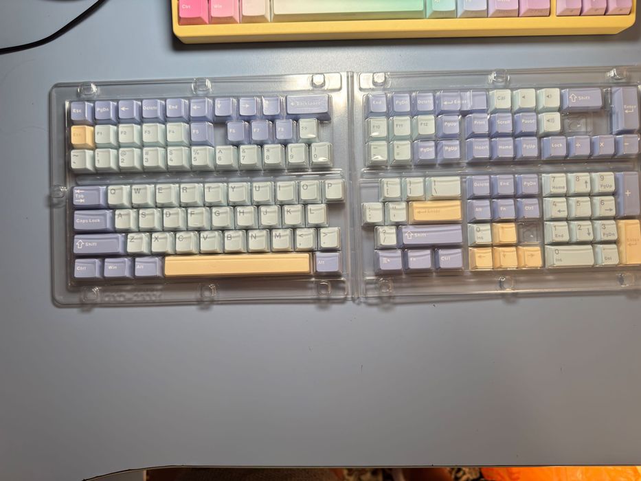 Продам новые кейкапы для клавиатуры Keycaps PBT/Cherry