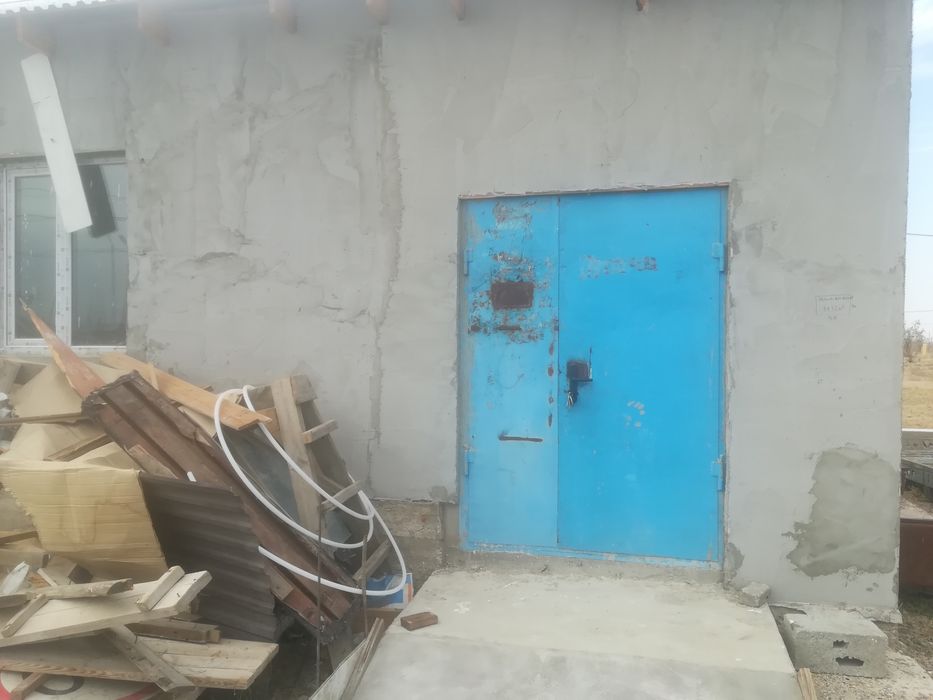 Участок с времянкой